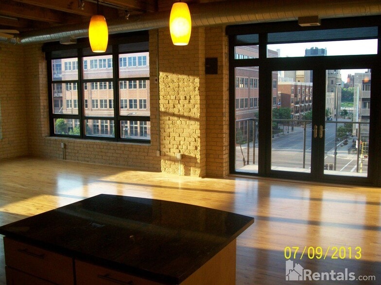 Downtown East Condo - 607 Washington Ave S