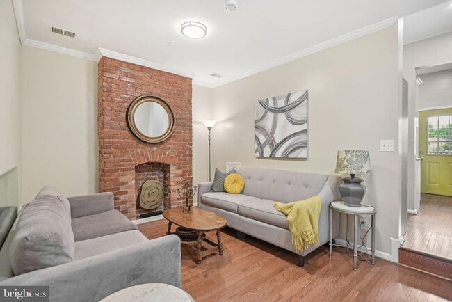 Building Photo - 321 Elm St NW