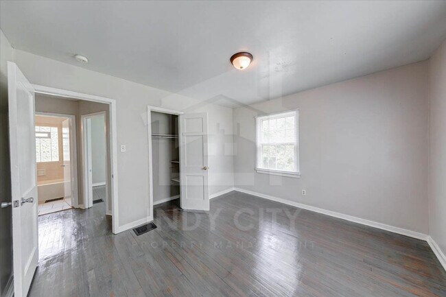 Building Photo - 6132 Raleigh Dr