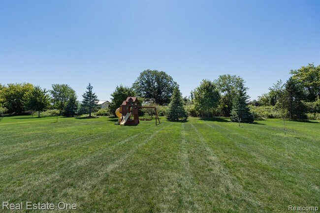 Building Photo - 124 Oakland Crest Dr