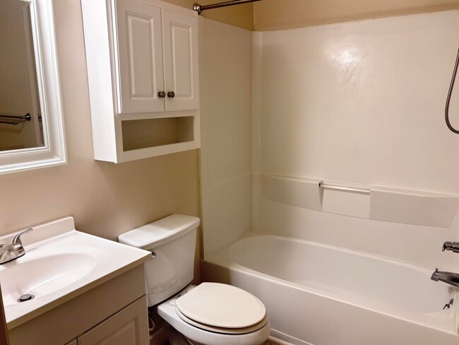 Building Photo - 345 Woodham Ct