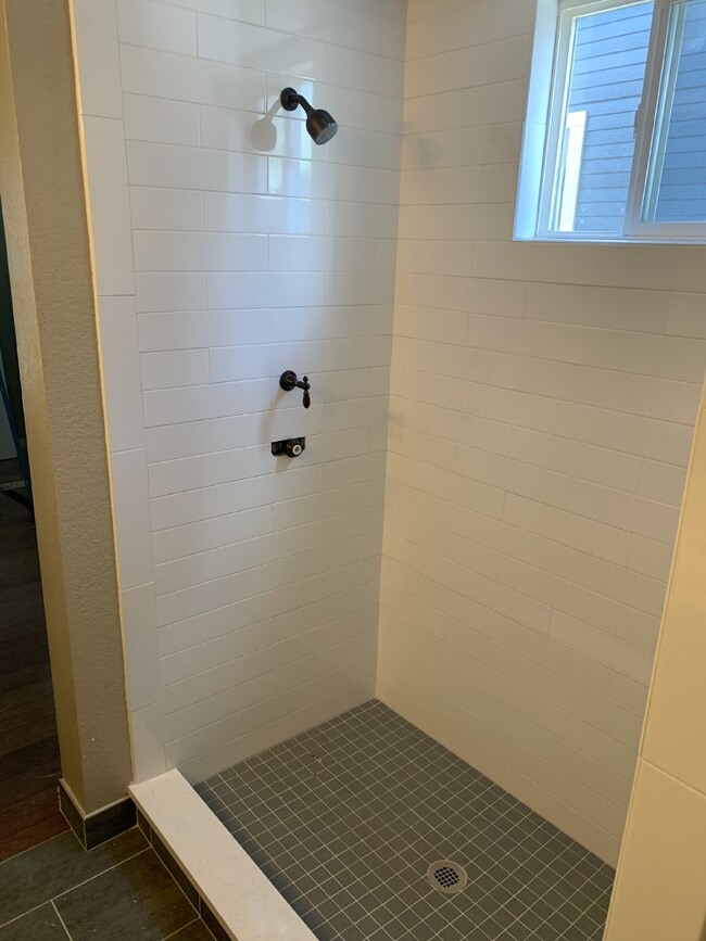 Building Photo - *September Availability! Amazing 4-Bed Slo...