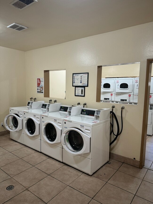 Building Photo - 3038 Associated Rd