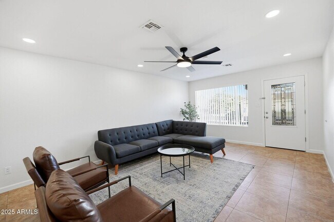 Building Photo - 233 E Huntington Dr