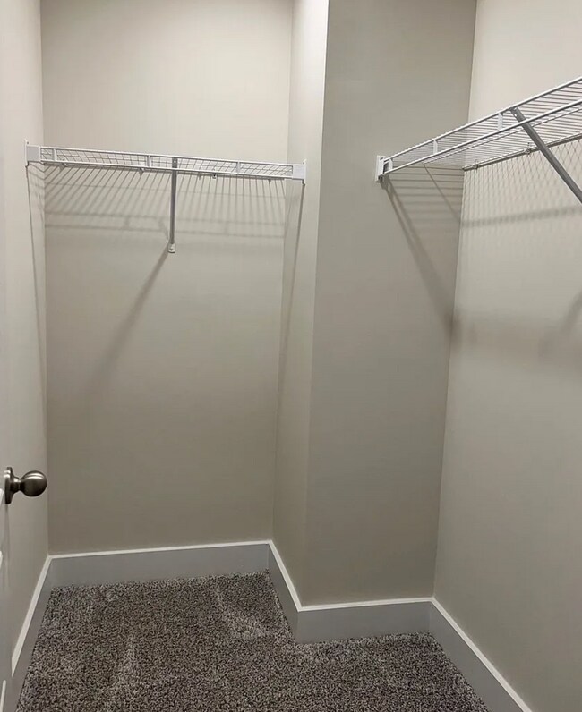 Building Photo - Desirable 3/2.5 Townhome Available Novembe...