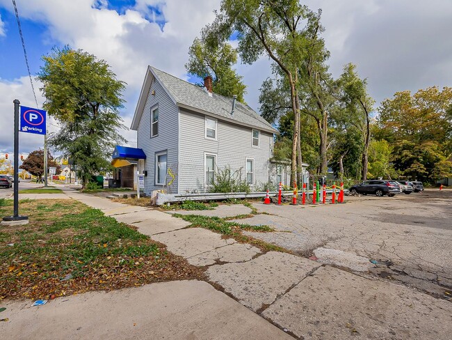 Building Photo - Beautifully Updated 4-Bedroom Home in the Heart of Ypsilanti