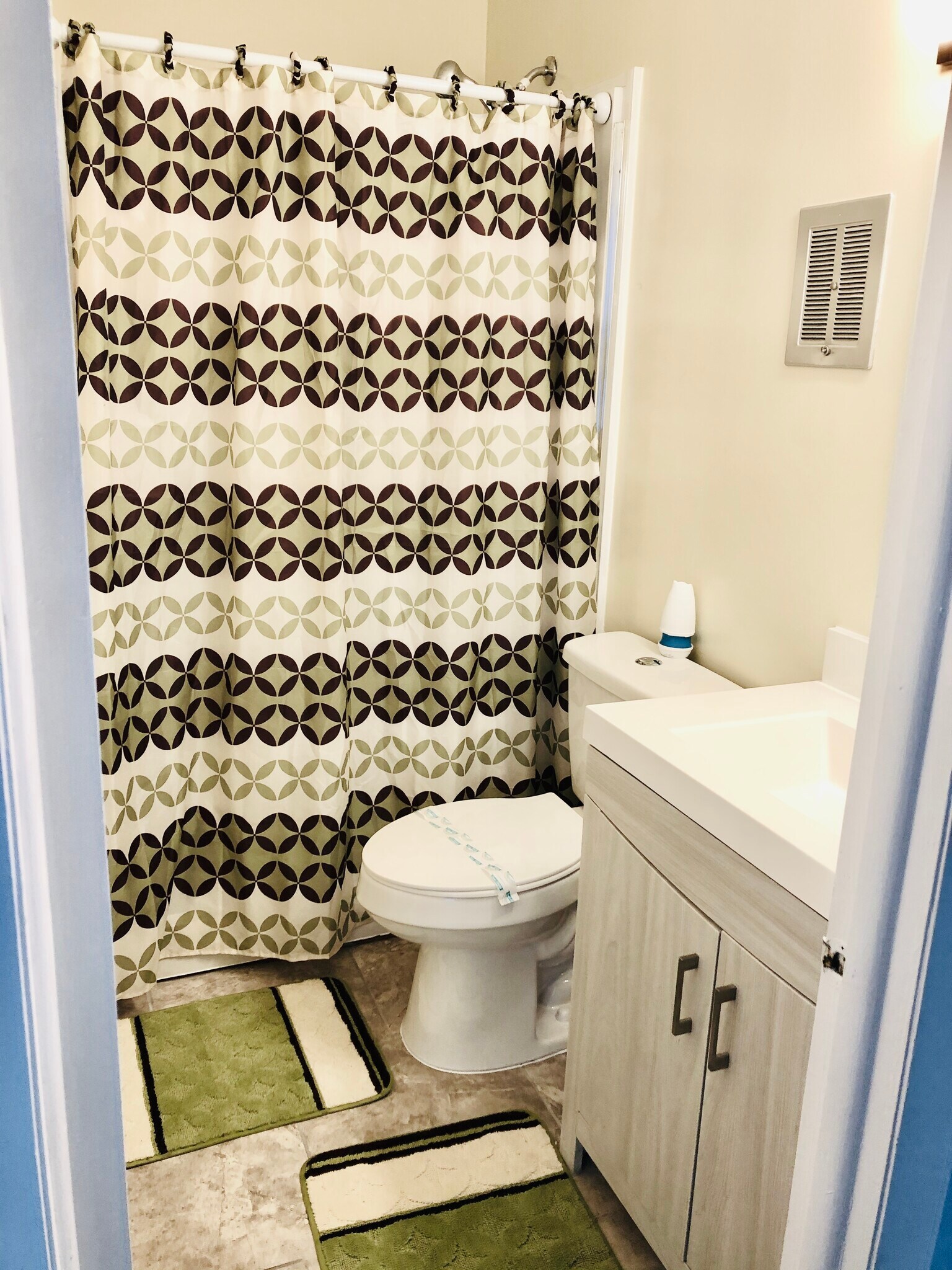 Building Photo - 105 Jamestown Rd