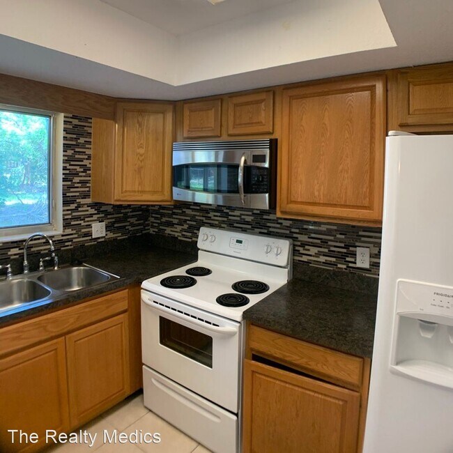 Building Photo - 3 br, 2 bath House - 1111 Tivoli Dr