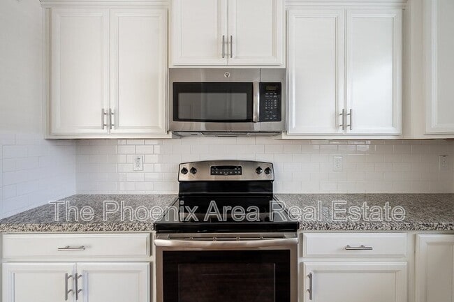 Building Photo - 1055 S Reber Ave