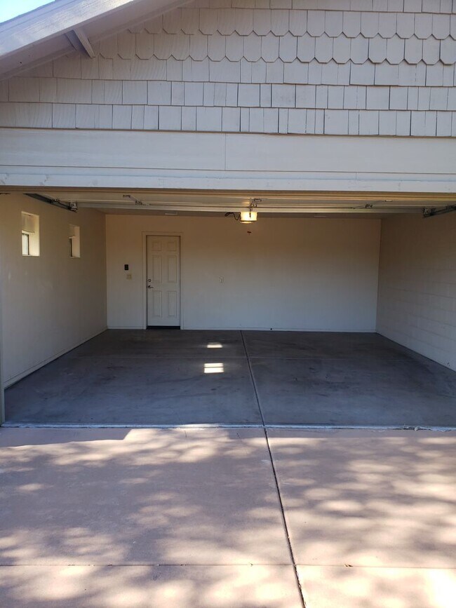 Building Photo - 2 bed / 2 bath - 2 car attached garage