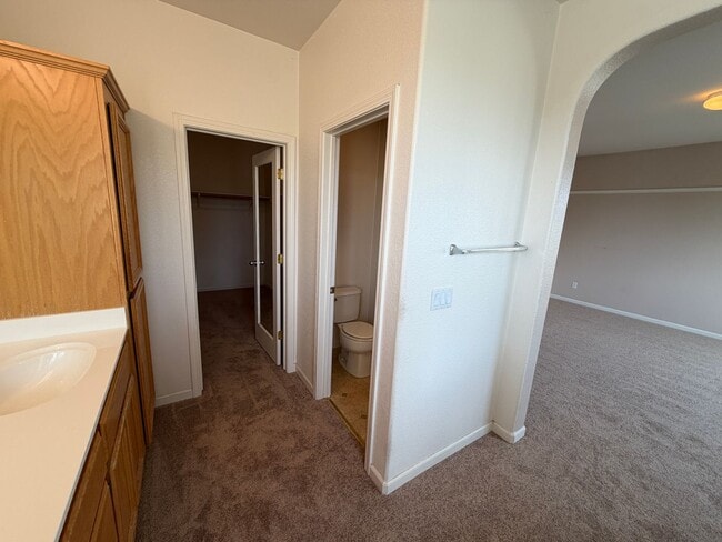 Building Photo - Spacious Home in Quiet Area