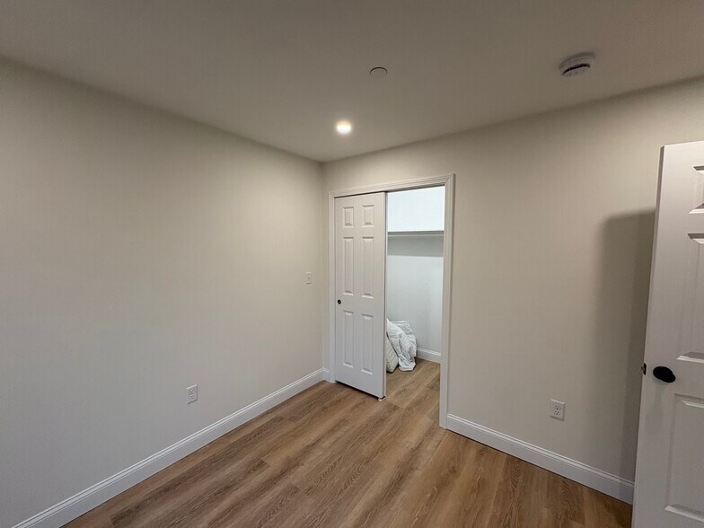 Building Photo - 154 Granite St