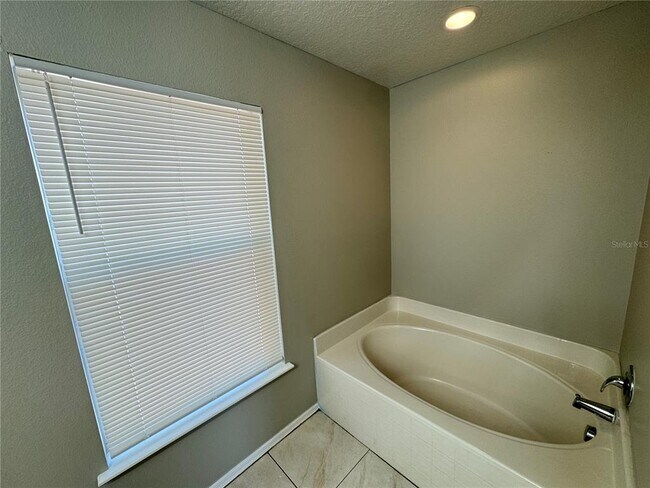 Building Photo - 10 Sawfish Ln