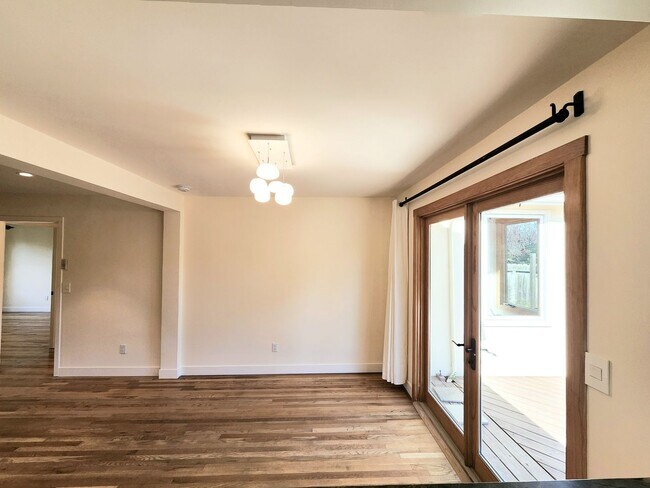 Building Photo - Two bedroom house in Redwood City