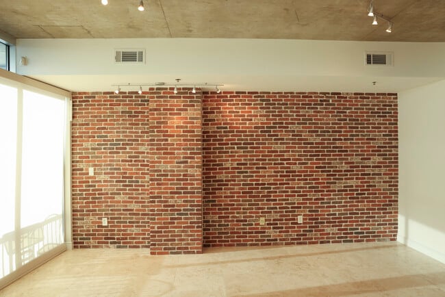 Building Photo - 950 W Peachtree St NW