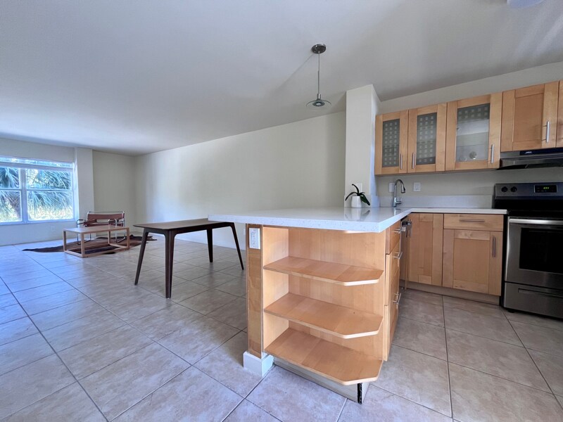 Building Photo - 1615 West Ave