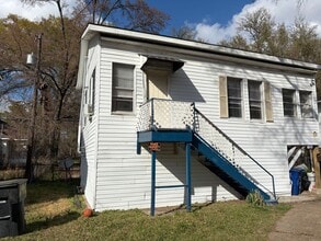 Building Photo - Cute Two Bedroom Apartment in Highland