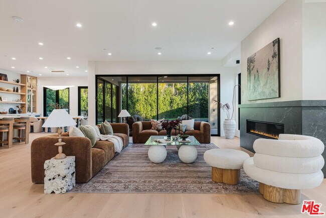 Building Photo - 5064 Encino Ave