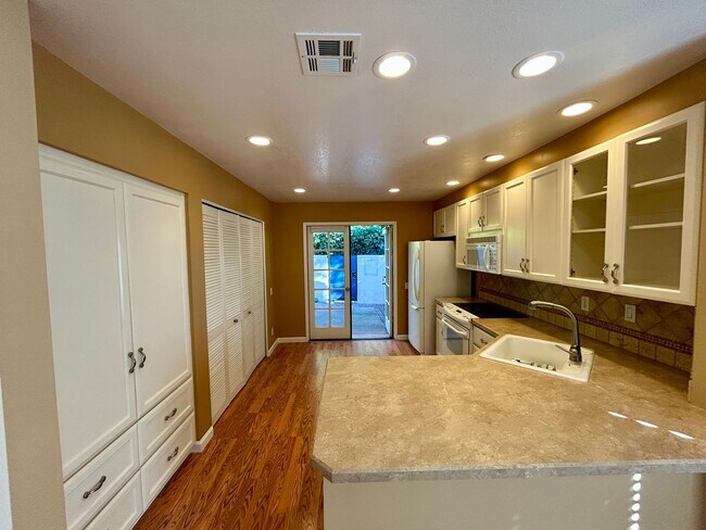 Building Photo - San Roque 3 Bedroom Townhouse - Available Late January