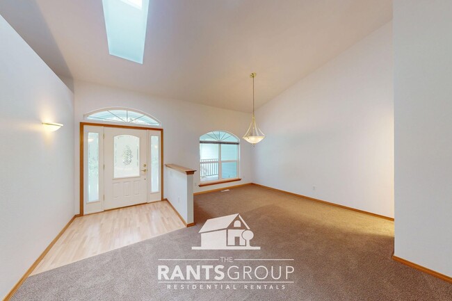 Building Photo - Spacious 3-Bed / 2-Bath Home on 2.5 Private Acres – Cooper Point