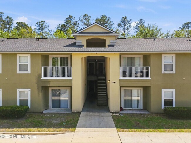 Building Photo - Ground Floor 2 bedroom 2 bathroom Condo in Gated Community with Amenities