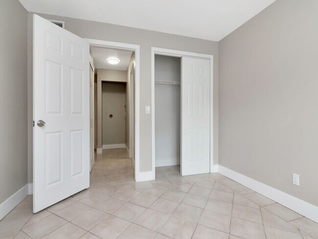 Building Photo - Gated 2BR Home in Brandon with Resort Amen...