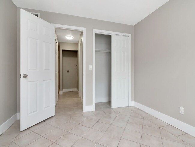 Building Photo - Ground Floor 2 Bedroom 2 Bath - Gated Comm...