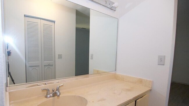 Building Photo - 7355 Woodmont Terrace