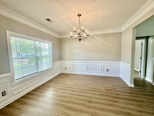 Building Photo - Spacious Four-Bedroom Home with a Bonus Room in Lawton Station!