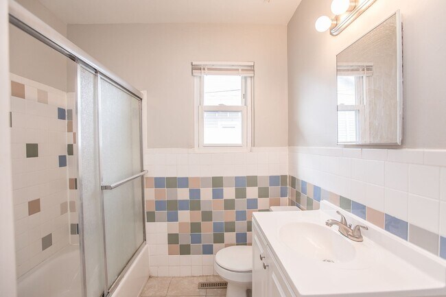 Building Photo - 9275 Hickory St