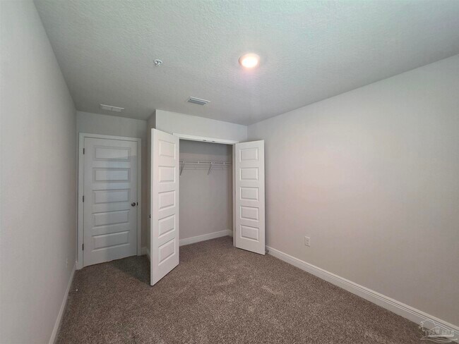 Building Photo - 9011 Golden Eye Dr