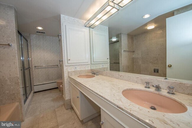 Building Photo - 39 Fairview Rd