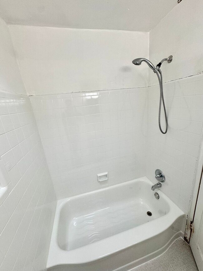 Building Photo - Spacious 3-Bedroom Home in Cedar Park – Av...