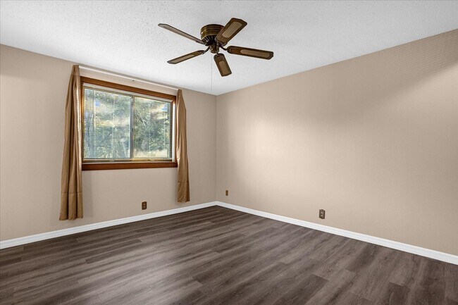 Building Photo - 411 Sheoah Blvd