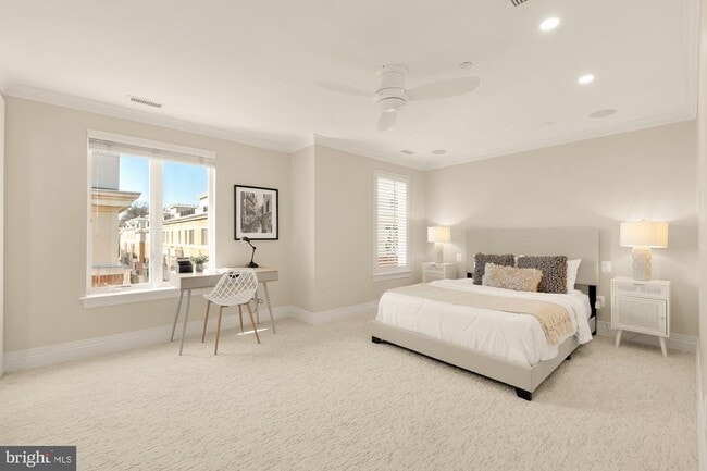 Building Photo - 622 Ponte Villas N