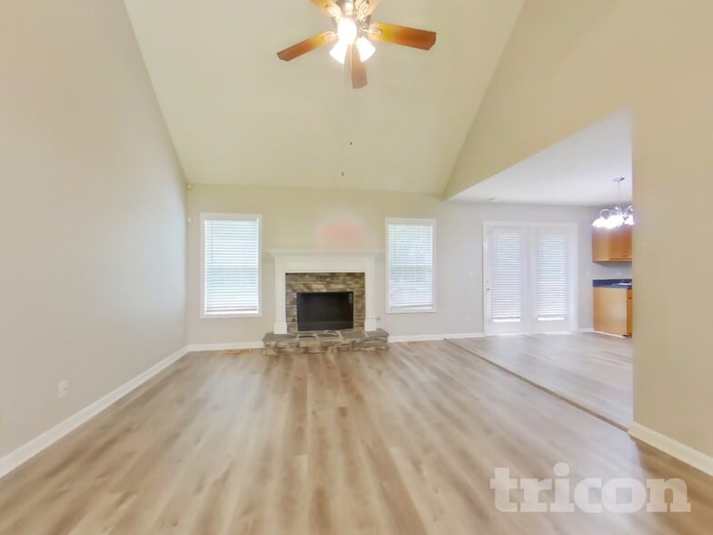 Building Photo - 219 S Red Oak Way