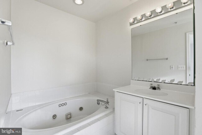 Building Photo - 2957 Huntington Grove Square