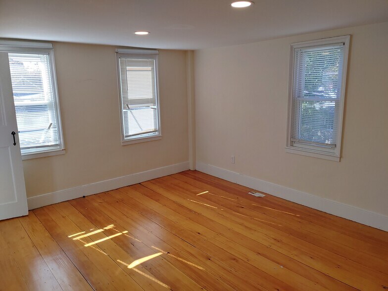 Building Photo - 75 Lincoln St