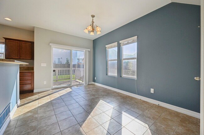 Building Photo - 6914 Dusty Miller Way