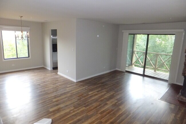 Building Photo - 905 Knottingham Dr