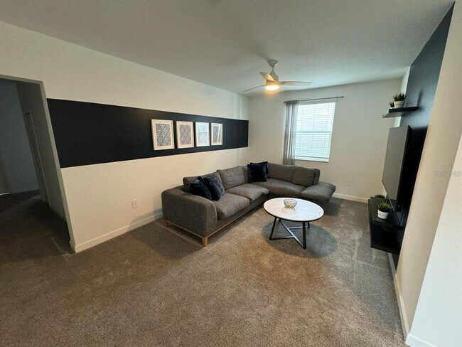 Building Photo - 9235 Sommerset Hills Dr