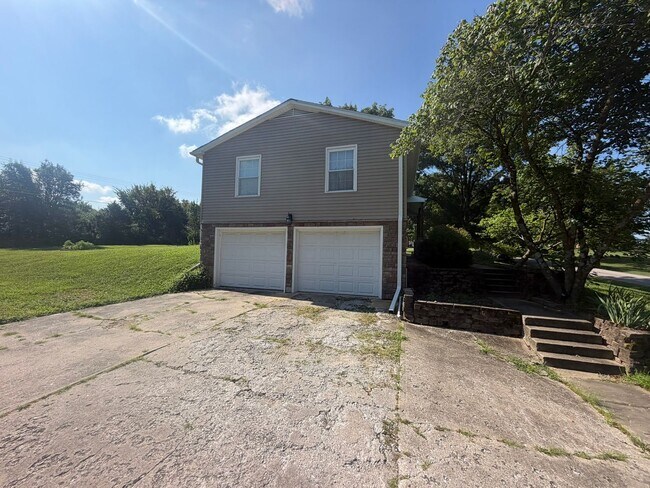 Building Photo - 7900 S Tomlin Hill Rd