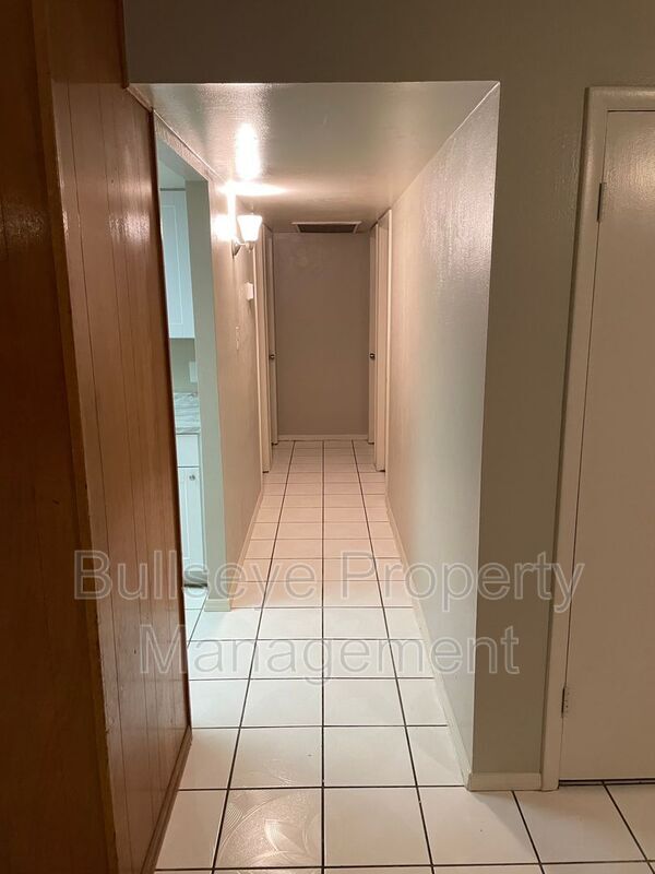 Building Photo - 6406 W Rose Ln