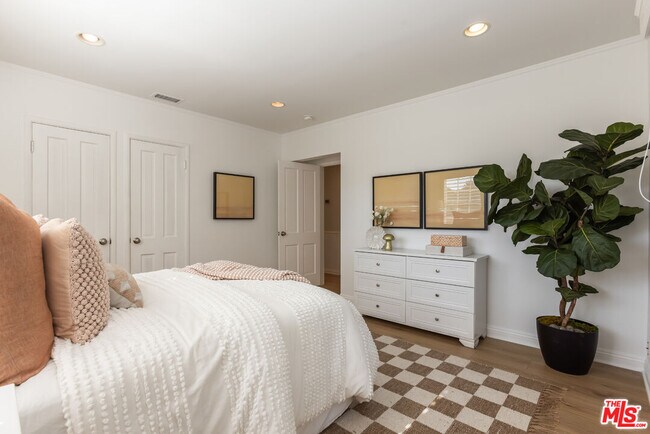 Building Photo - 3544 Gardenia Ave