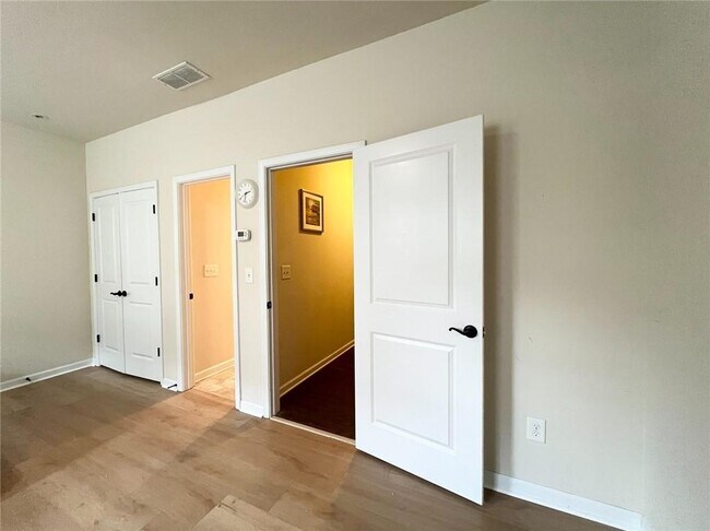 Building Photo - 1650 Sabastian Point