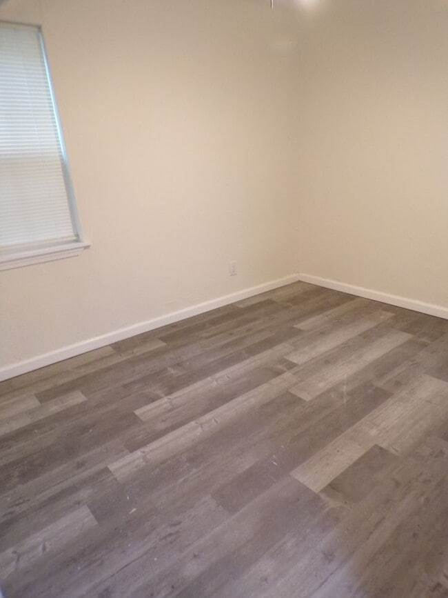 Building Photo - Great redo across the street form Pat Henry Elementary School