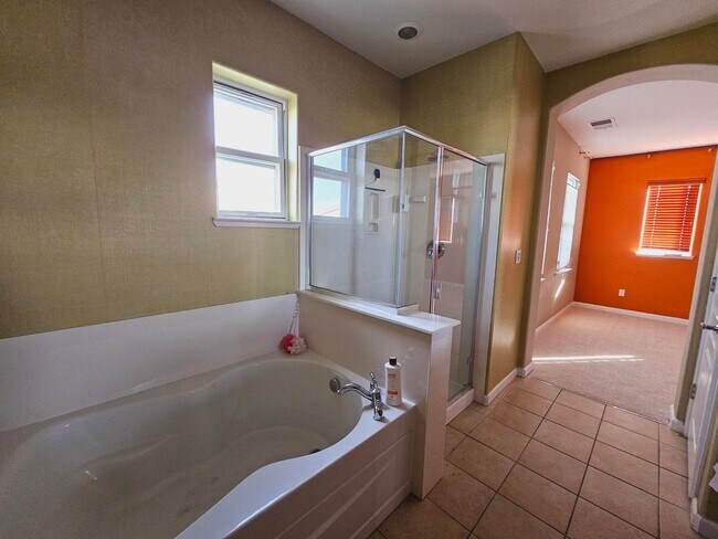 Building Photo - Modern Spacious Townhome in San Pablo