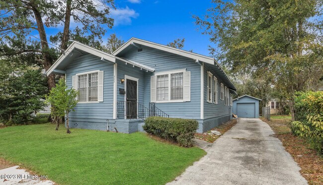 Primary Photo - 525 W 18th St