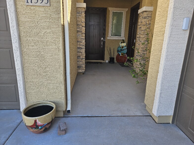 Building Photo - 17593 W Victory St