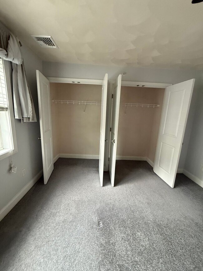Building Photo - Beautiful Condo in Lynn– $3,300/mo